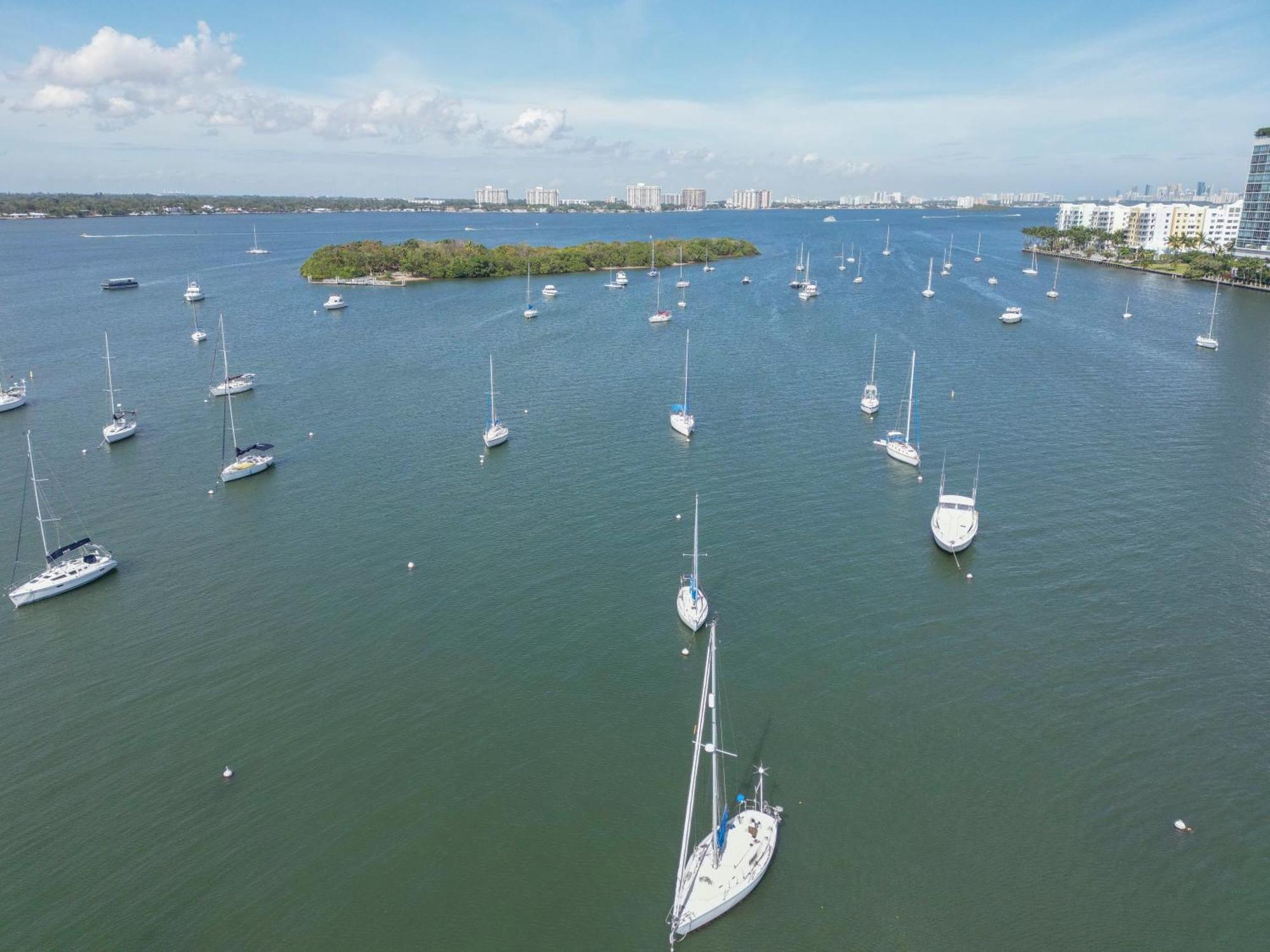 Vista Mar: Bay Views Close To Miami Attractions Apartamento